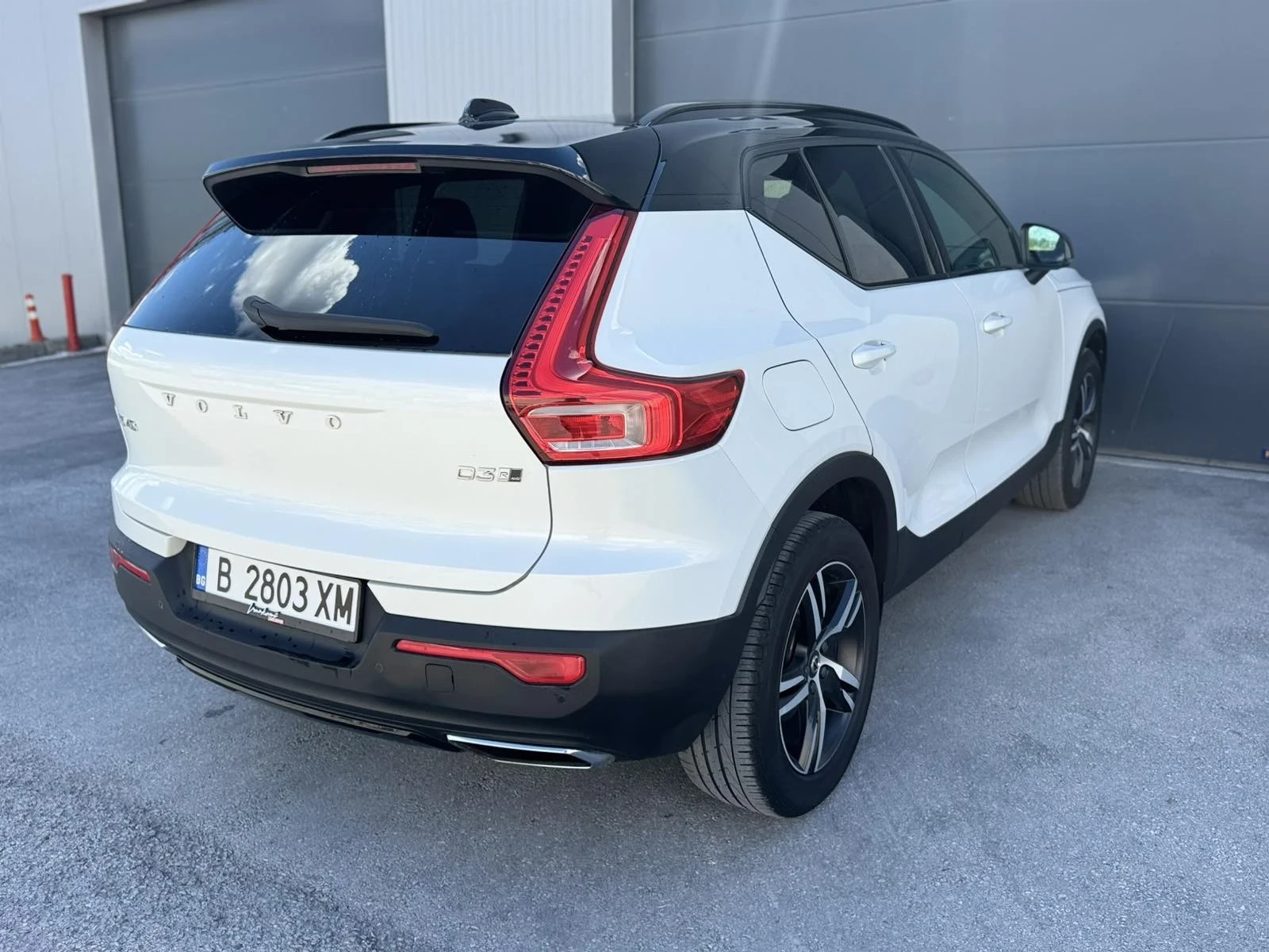 Volvo XC40 d3 R-DYNAMIC, снимка 5 - Автомобили и джипове - 56417113