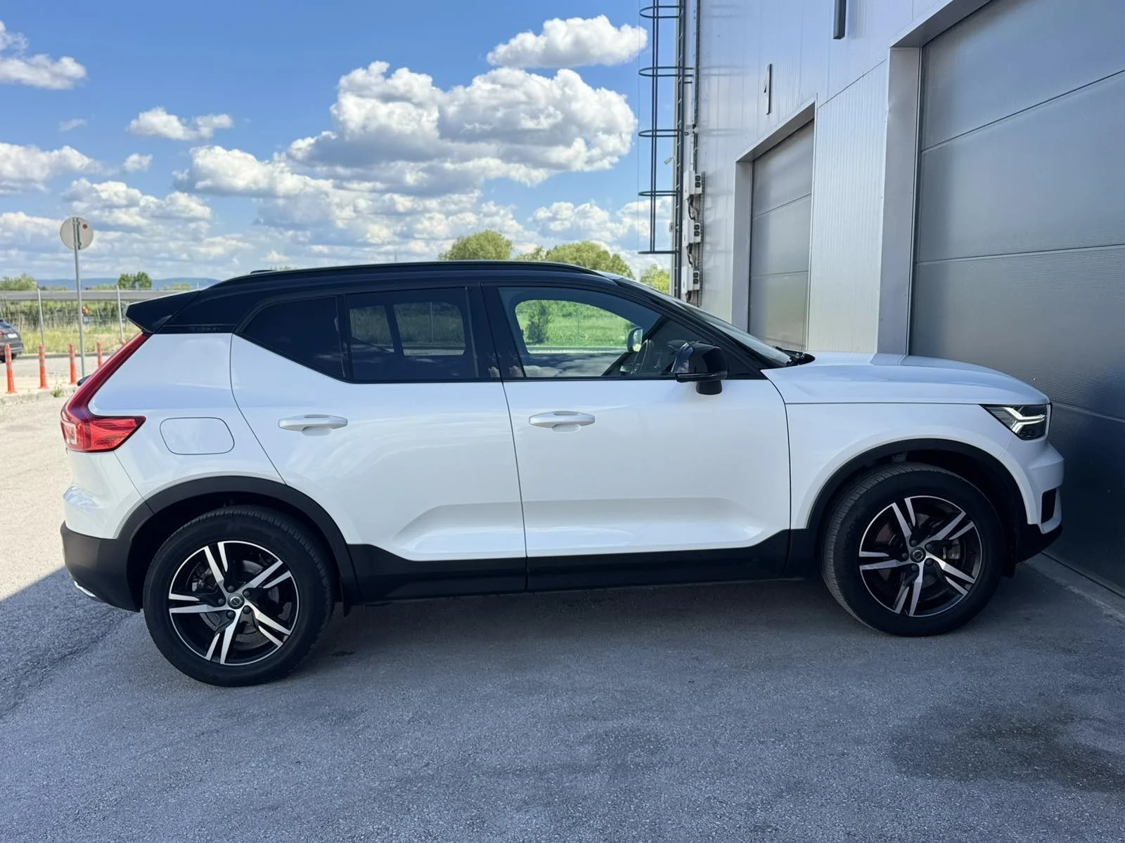 Volvo XC40 d3 R-DYNAMIC, снимка 7 - Автомобили и джипове - 56417113