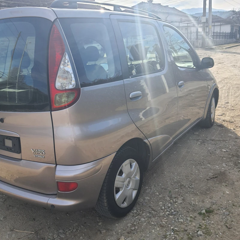 Toyota Yaris verso 1.3, снимка 5 - Автомобили и джипове - 47505357