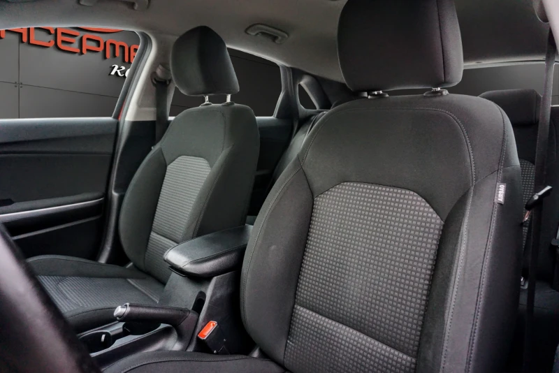 Kia Ceed 1.4i COOL , снимка 9 - Автомобили и джипове - 45542627