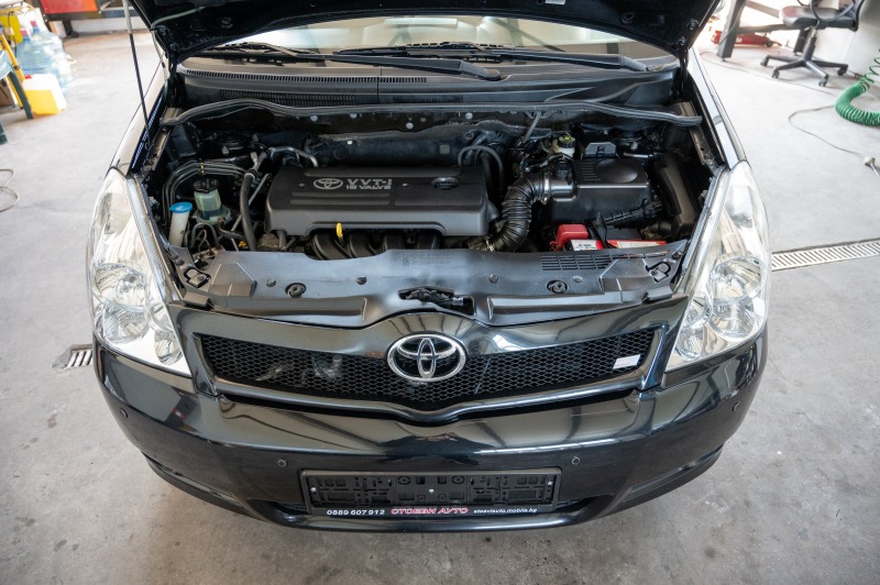 Toyota Corolla verso 1.6i* Бензин* , снимка 16 - Автомобили и джипове - 45631028