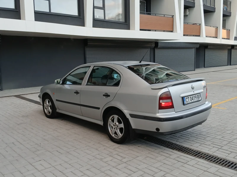 Skoda Octavia 1.6Газ/Бензин, снимка 4 - Автомобили и джипове - 49008489