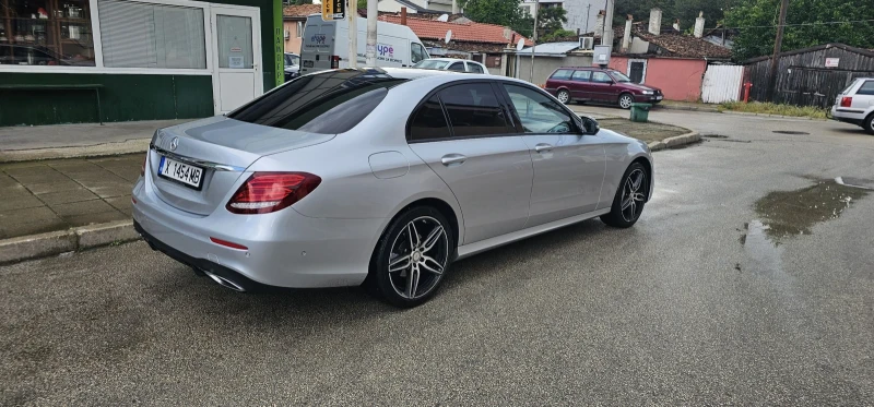 Mercedes-Benz E 220, снимка 4 - Автомобили и джипове - 49549760