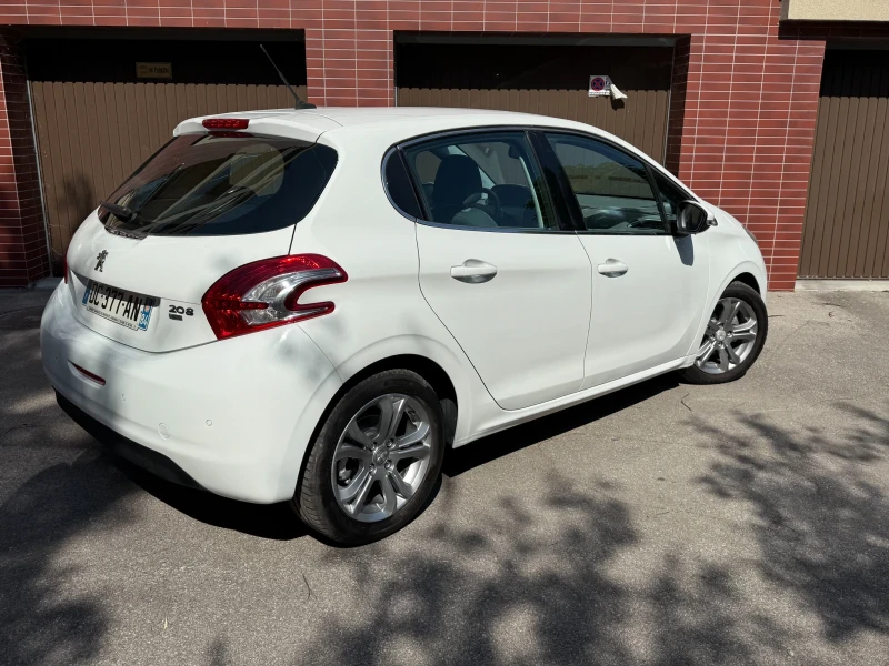 Peugeot 208 1 6eHDI Автоматик, снимка 5 - Автомобили и джипове - 52639865