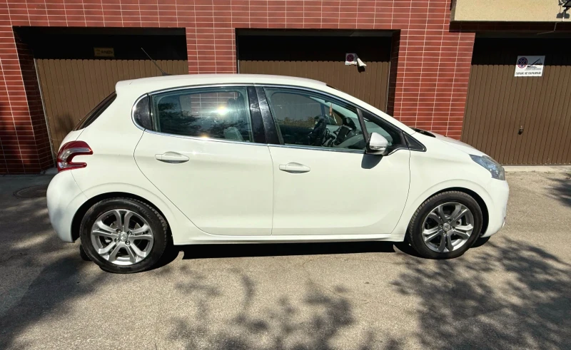 Peugeot 208 1 6eHDI Автоматик, снимка 6 - Автомобили и джипове - 52639865