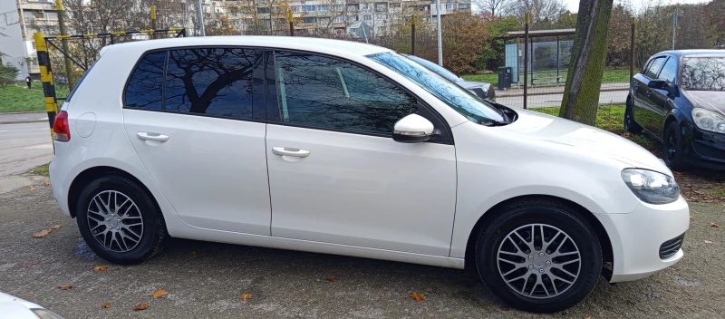 VW Golf 1.6TDI KLIMA 2011г, снимка 4 - Автомобили и джипове - 52368876