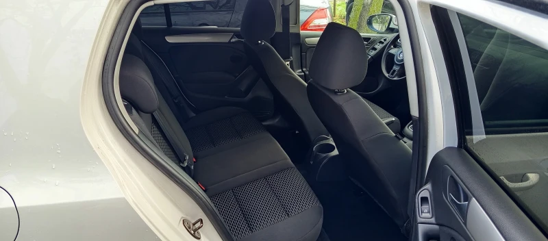 VW Golf 1.6TDI KLIMA 2011г, снимка 10 - Автомобили и джипове - 52368876