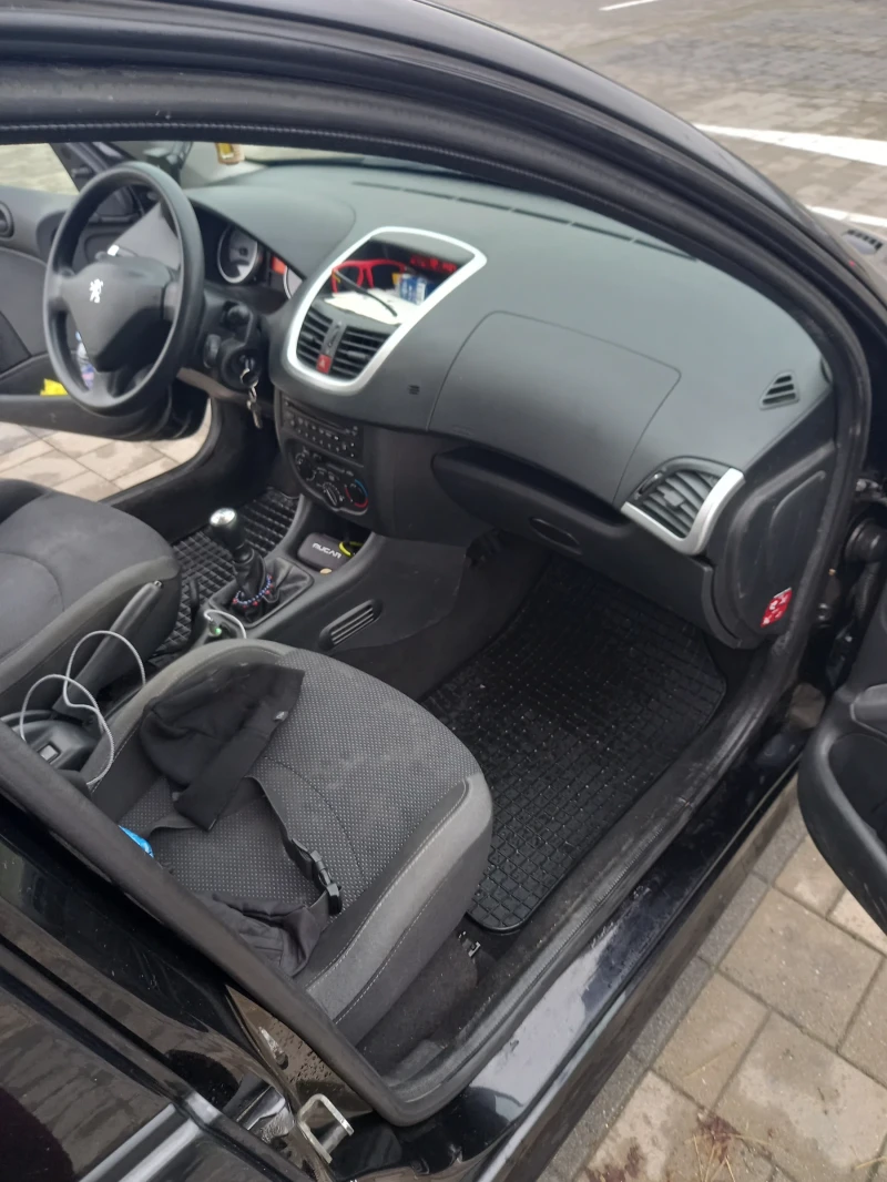 Peugeot 206 14 75 кс, снимка 2 - Автомобили и джипове - 52679376