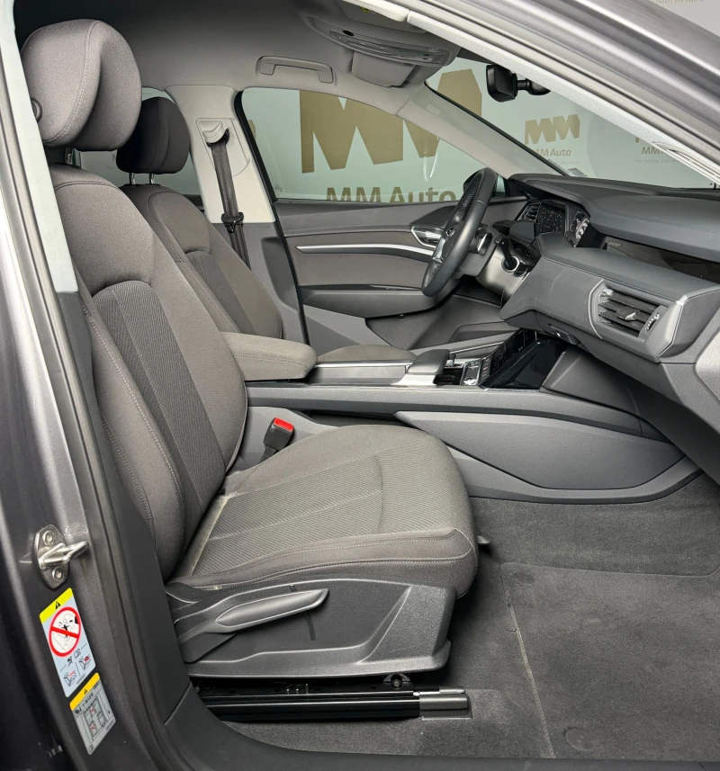 Audi E-Tron 55TFSI Quattro* LED* Въздух, снимка 8 - Автомобили и джипове - 52847138