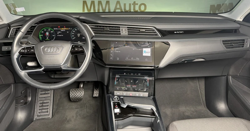 Audi E-Tron 55TFSI Quattro* LED* Въздух, снимка 7 - Автомобили и джипове - 52847138