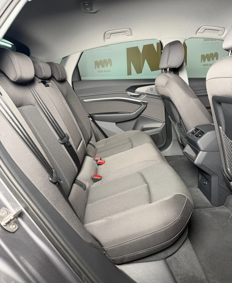 Audi E-Tron 55TFSI Quattro* LED* Въздух, снимка 11 - Автомобили и джипове - 52847138