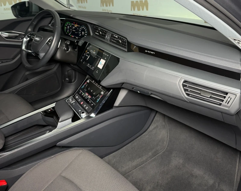 Audi E-Tron 55TFSI Quattro* LED* Въздух, снимка 9 - Автомобили и джипове - 52847138