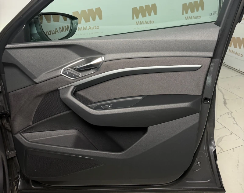 Audi E-Tron 55TFSI Quattro* LED* Въздух, снимка 10 - Автомобили и джипове - 52847138