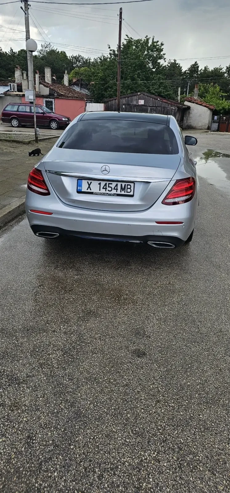 Mercedes-Benz E 220, снимка 3 - Автомобили и джипове - 49549760