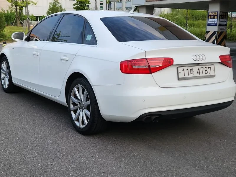 Audi A4 2.0 TDI, снимка 6 - Автомобили и джипове - 54550898