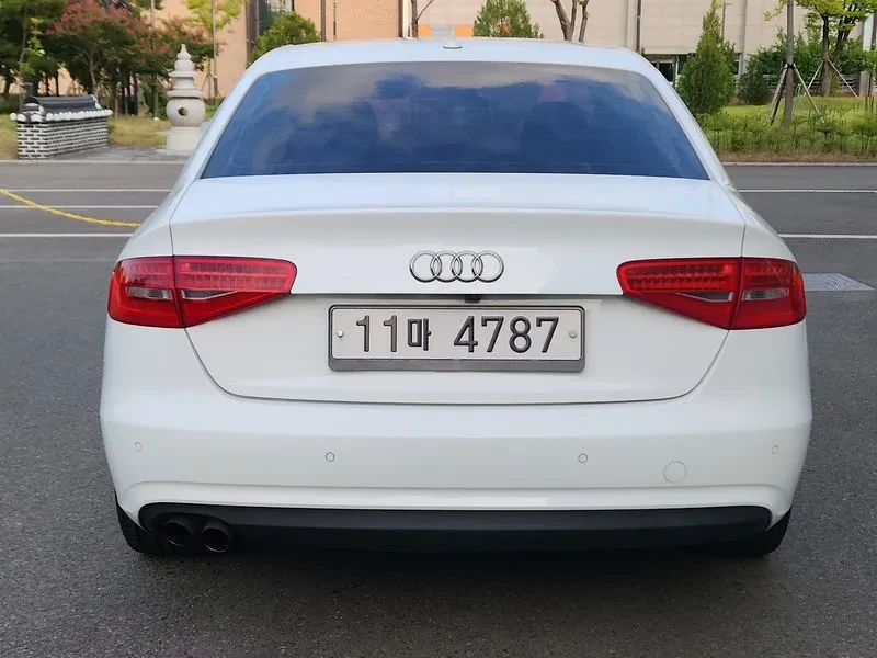 Audi A4 2.0 TDI, снимка 3 - Автомобили и джипове - 54550898