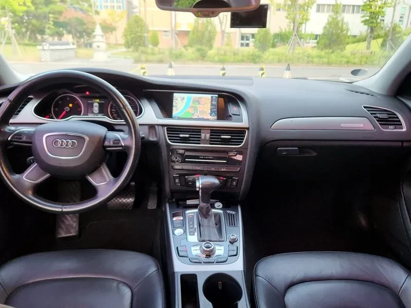 Audi A4 2.0 TDI, снимка 15 - Автомобили и джипове - 54550898