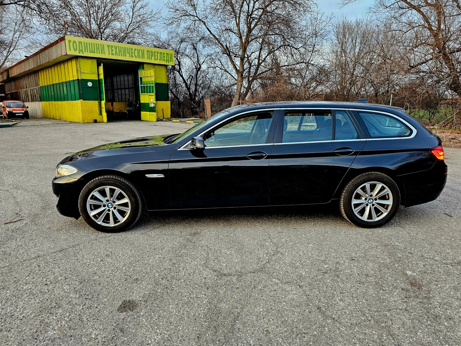 BMW 520 520D F11  Touring - изображение 2