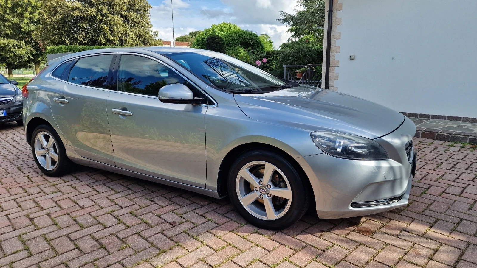 Volvo V40 1.6D2 SUMMUM - изображение 3