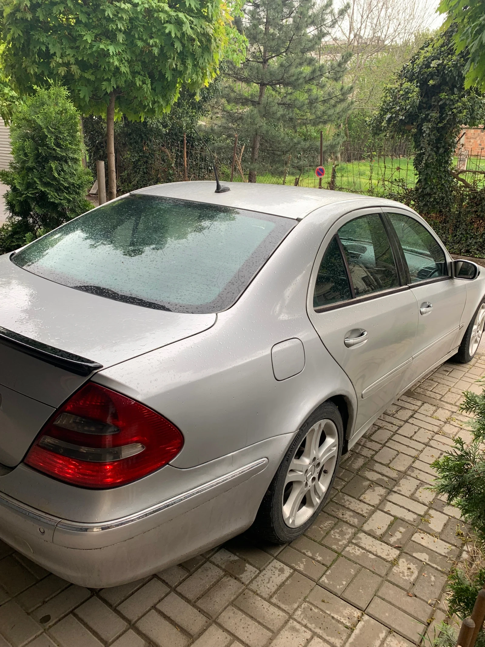 Mercedes-Benz E 220  - изображение 4