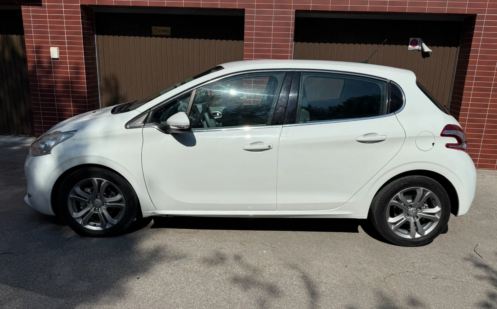 Peugeot 208 1 6eHDI Автоматик - изображение 2