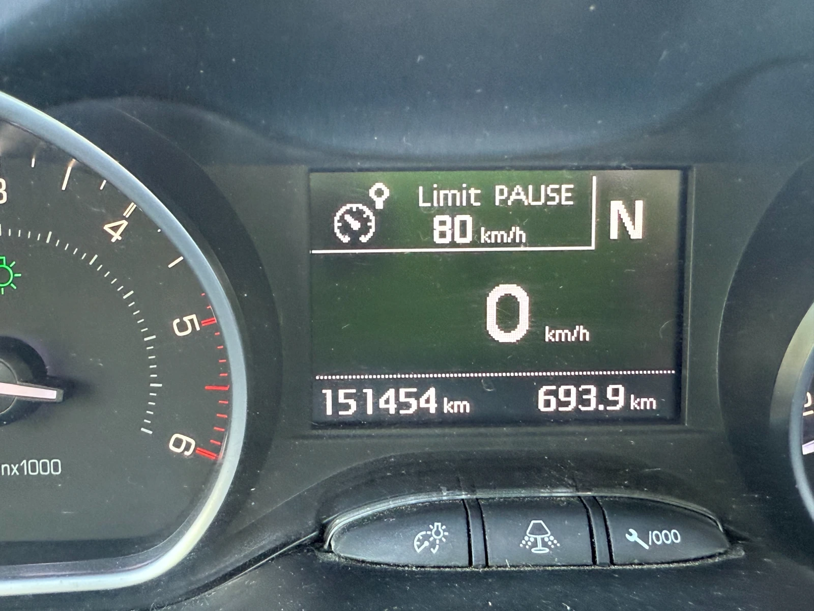 Peugeot 208 1 6eHDI Автоматик - изображение 7
