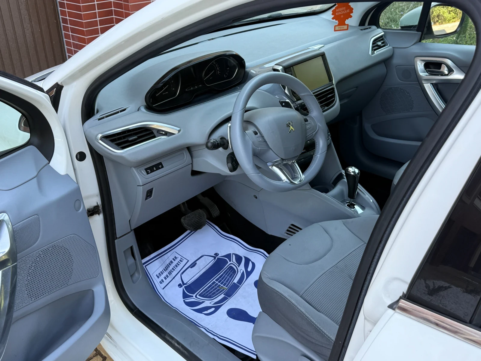 Peugeot 208 1 6eHDI Автоматик - изображение 8