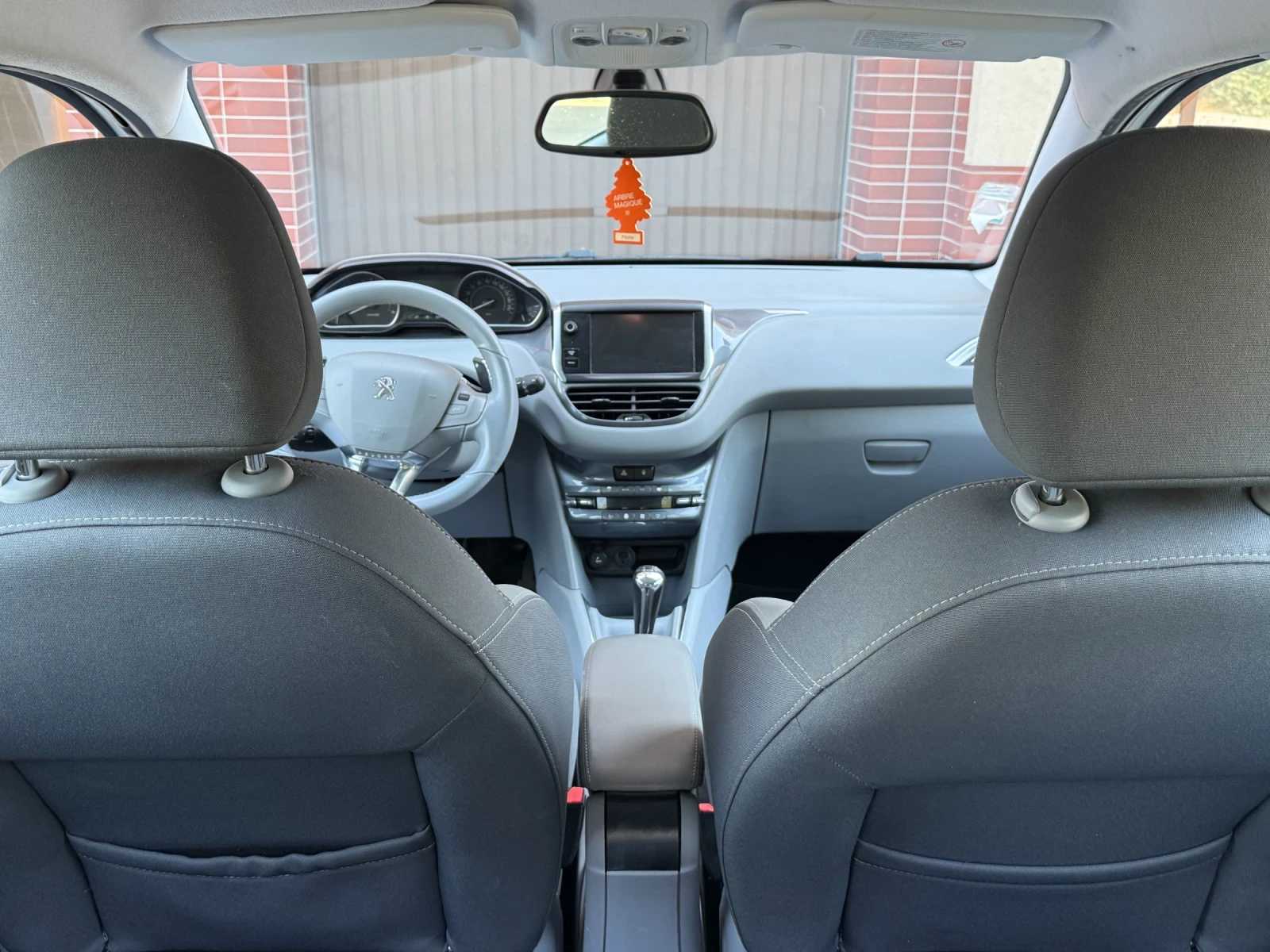 Peugeot 208 1 6eHDI Автоматик - изображение 10