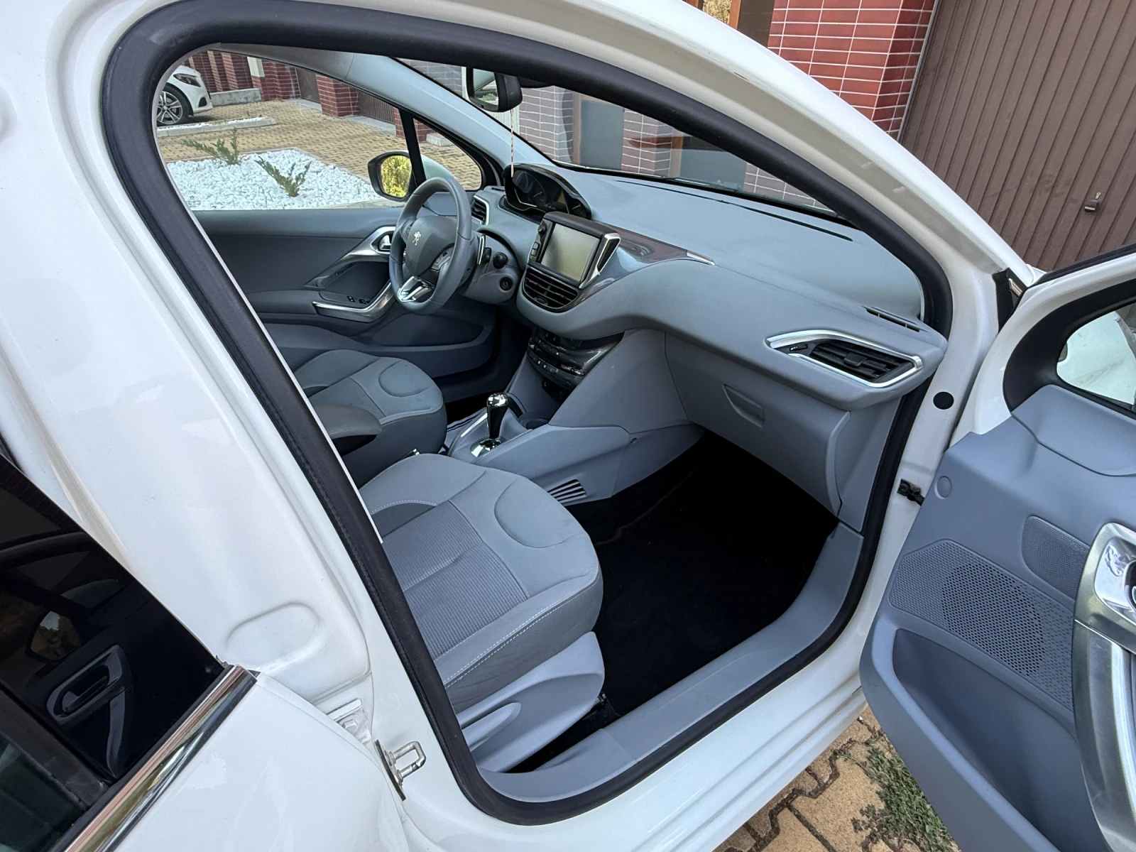 Peugeot 208 1 6eHDI  | Mobile.bg   11