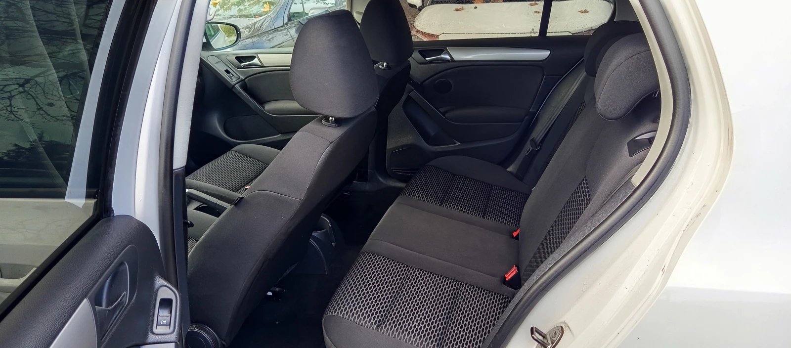 VW Golf 1.6TDI KLIMA 2011г - изображение 9