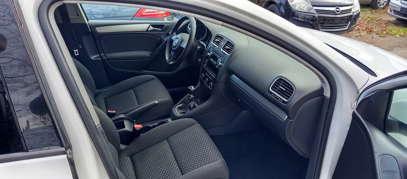 VW Golf 1.6TDI KLIMA 2011г - изображение 8