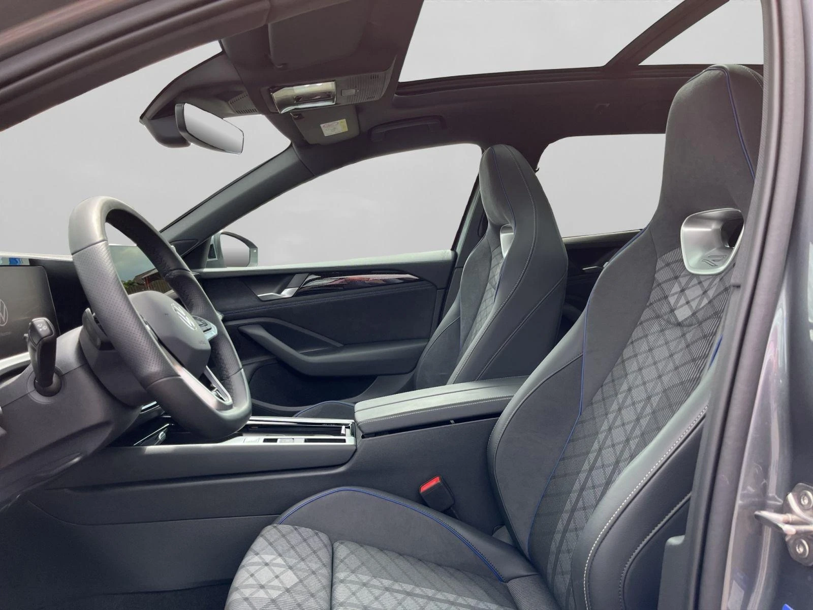 VW Passat 2.0 TDI 4-MOTION R-LINE PANORAMA MATRIX CAMERA  - изображение 7