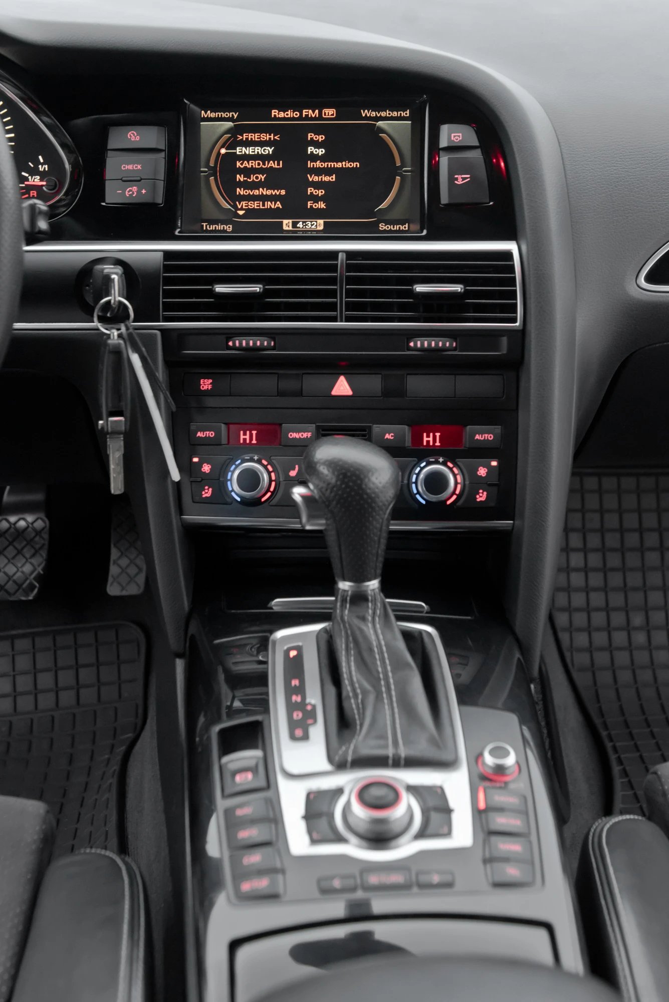 Audi A6 3xS-line guattro, снимка 11 - Автомобили и джипове - 53908324