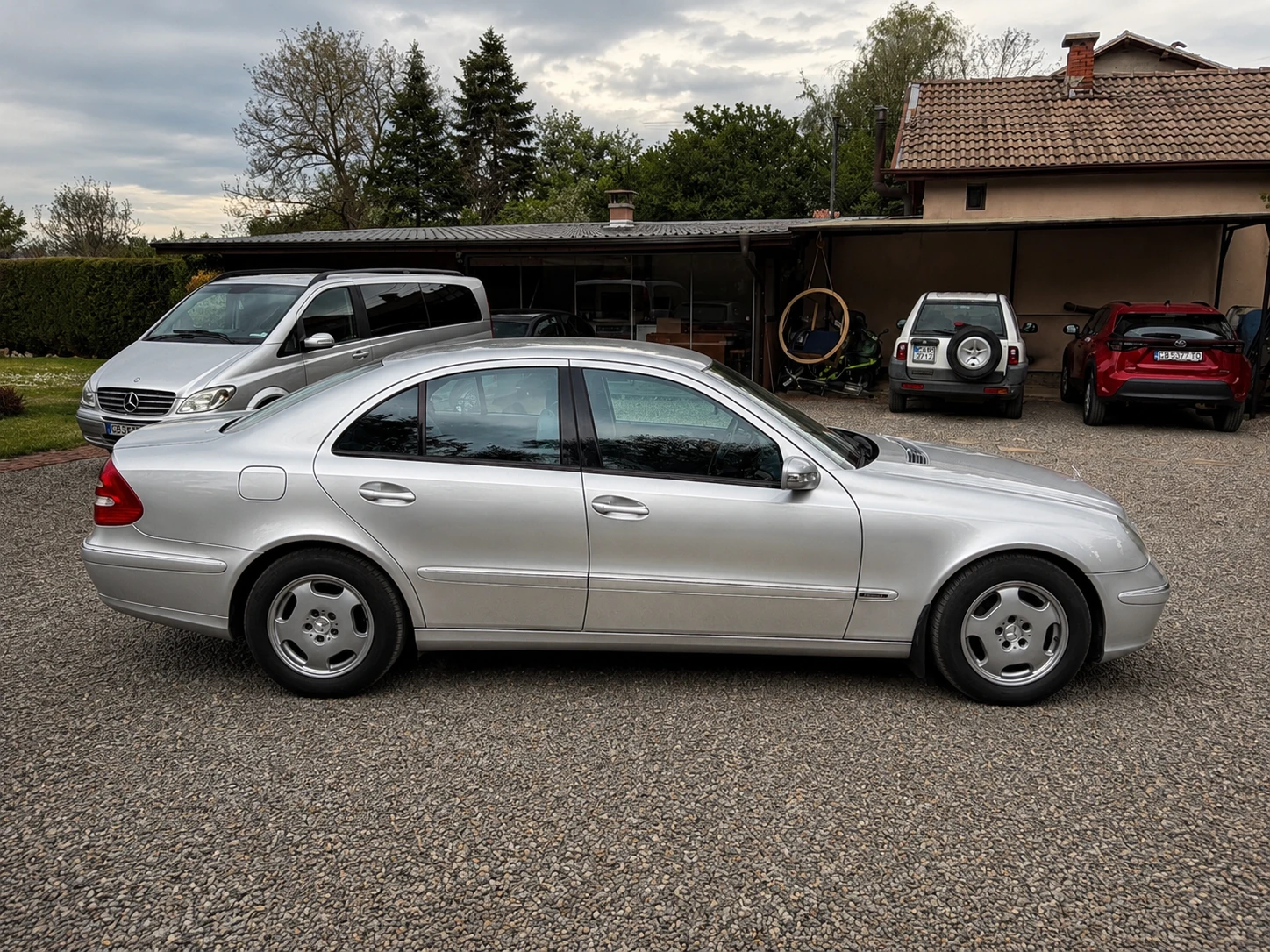 Mercedes-Benz E 270, снимка 8 - Автомобили и джипове - 54459282