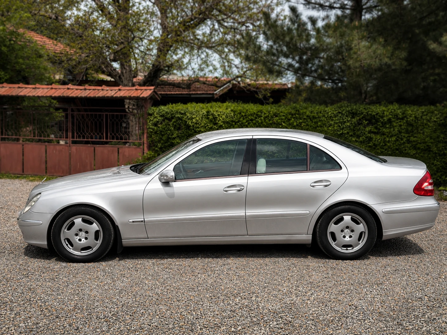 Mercedes-Benz E 270, снимка 4 - Автомобили и джипове - 54459282