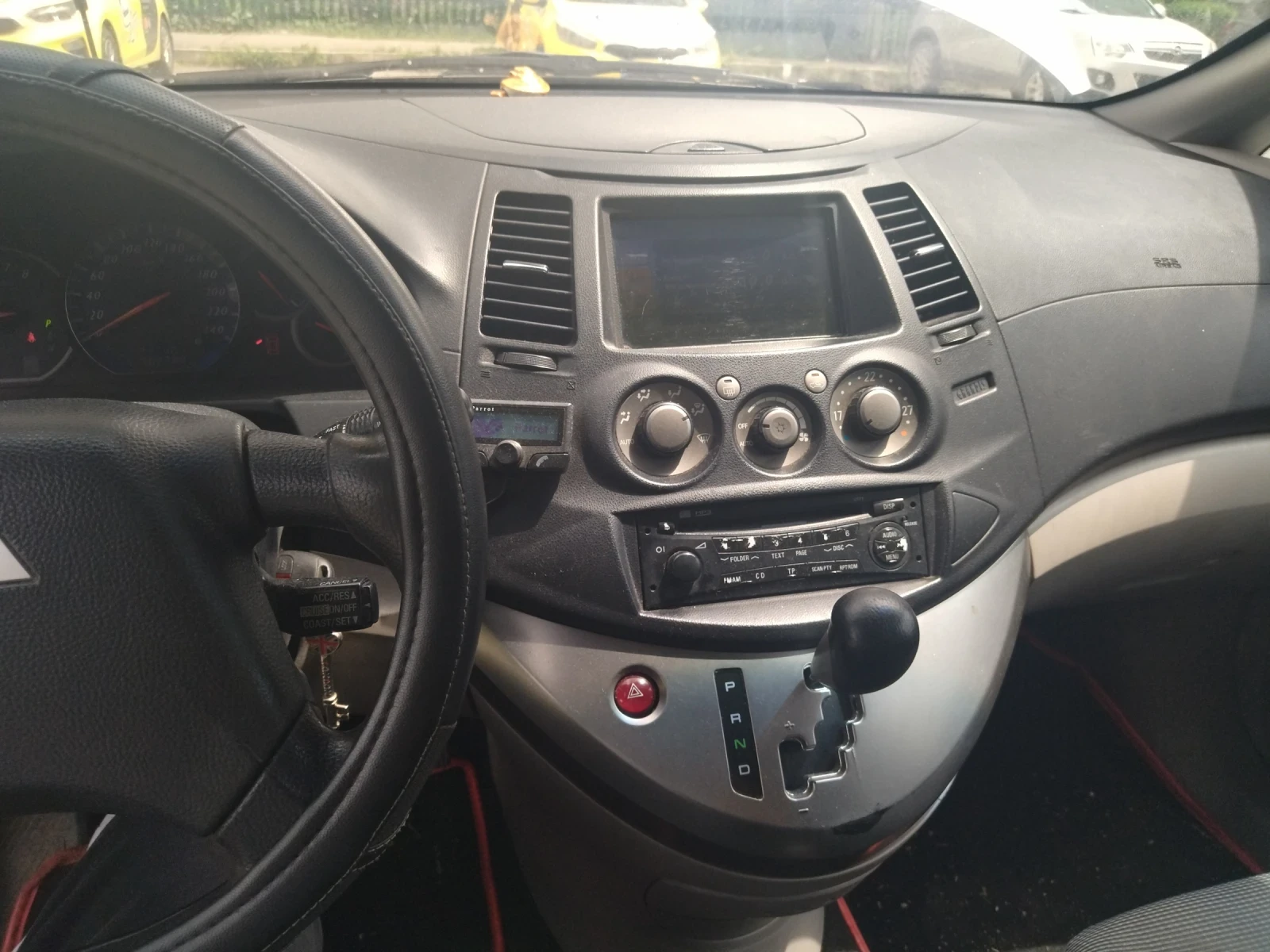 Mitsubishi Grandis, снимка 10 - Автомобили и джипове - 54509130