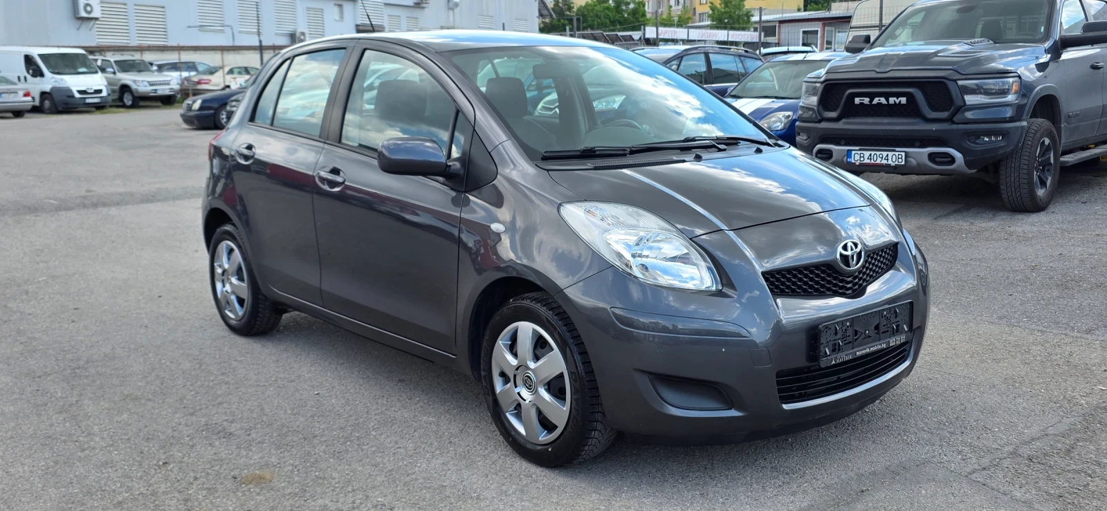 Toyota Yaris 1.3i 100k.c UNIKAT ITALIA 6ck., снимка 3 - Автомобили и джипове - 54623441
