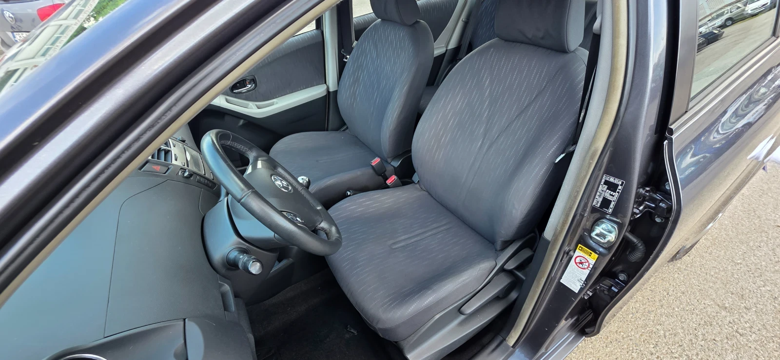 Toyota Yaris 1.3i 100k.c UNIKAT ITALIA 6ck., снимка 10 - Автомобили и джипове - 54623441