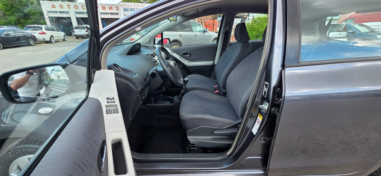 Toyota Yaris 1.3i 100k.c UNIKAT ITALIA 6ck., снимка 8 - Автомобили и джипове - 54623441