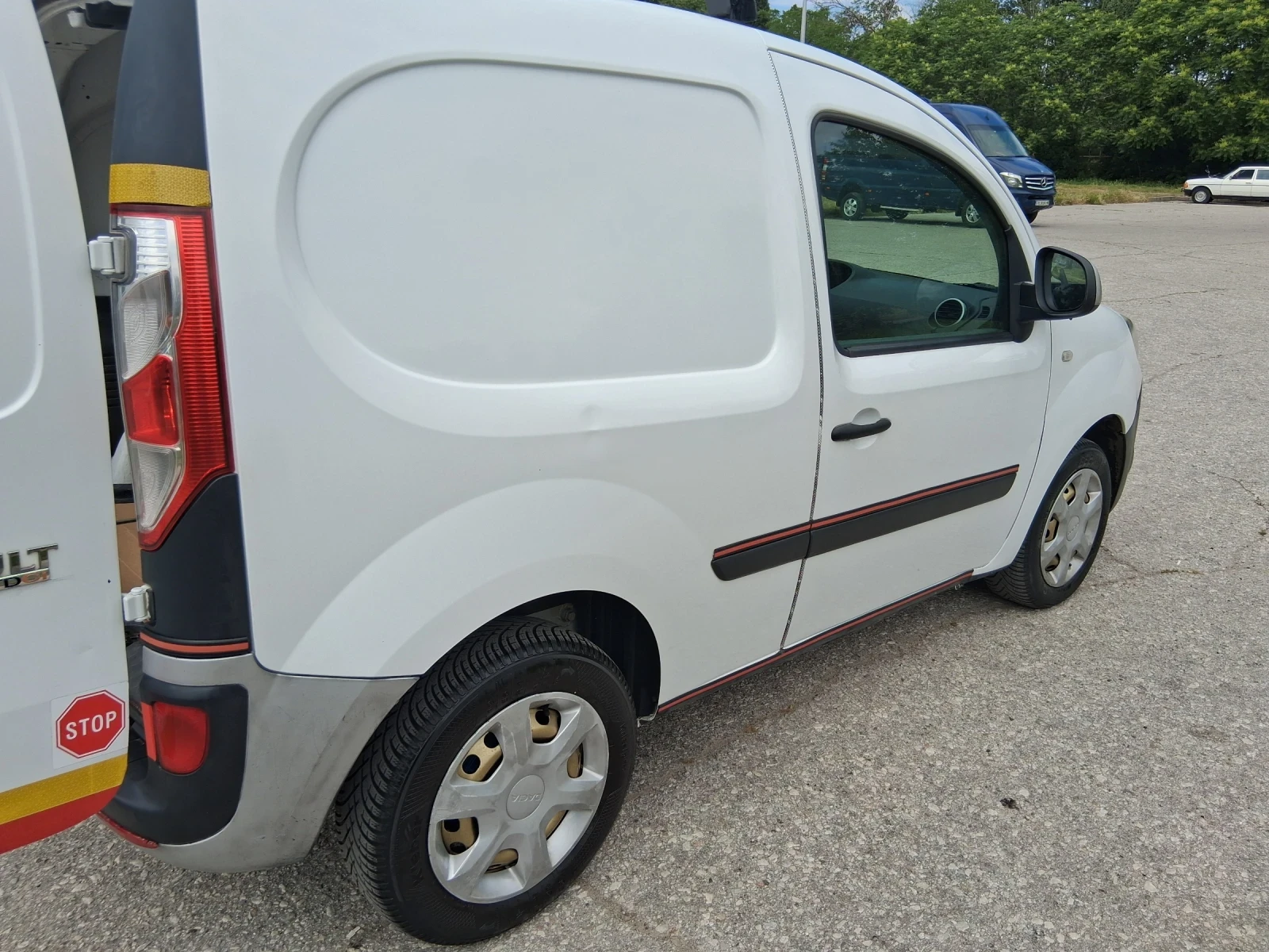 Renault Kangoo 1.5 dCi 75кс, снимка 13 - Автомобили и джипове - 54742232