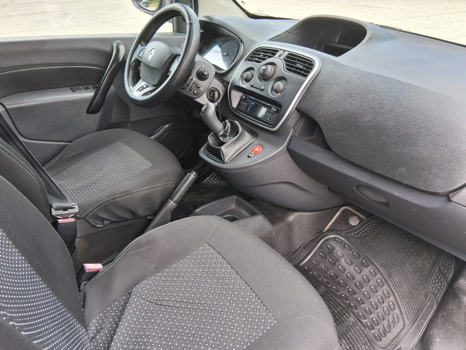 Renault Kangoo 1.5 dCi 75кс, снимка 12 - Автомобили и джипове - 54742232