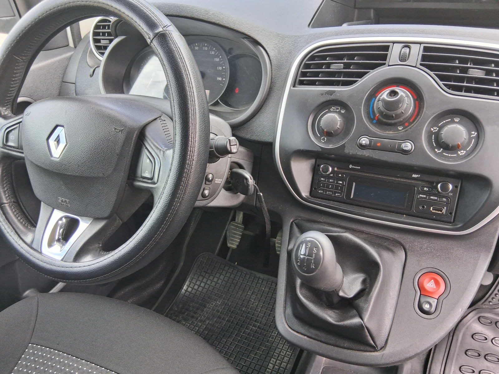 Renault Kangoo 1.5 dCi 75кс, снимка 10 - Автомобили и джипове - 54742232