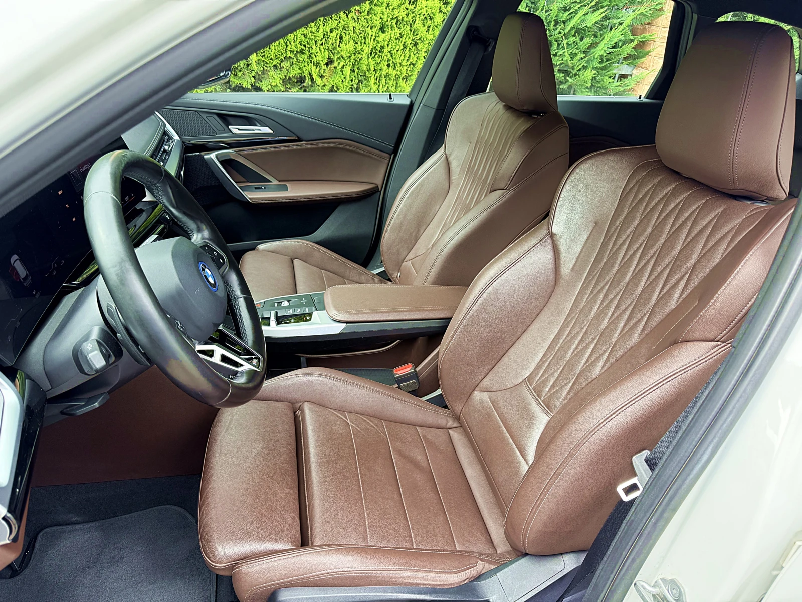 BMW iX1 BMW xDrive 30/M Sport/313hp/CarPlay/4x4, снимка 10 - Автомобили и джипове - 54744361