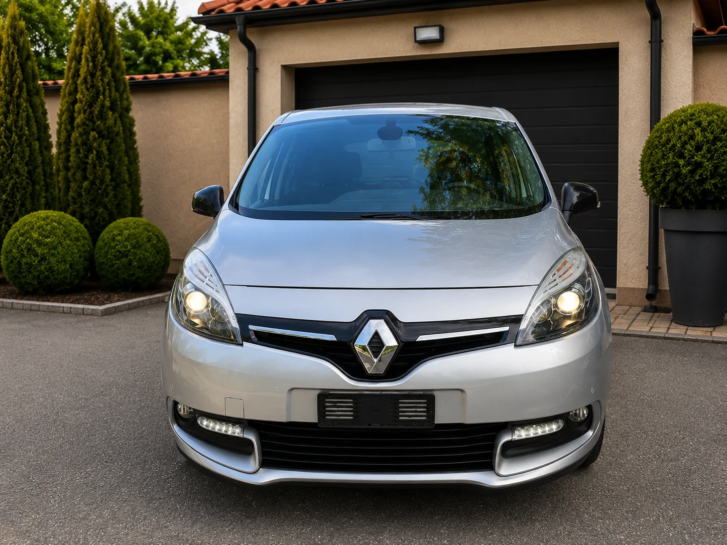 Renault Scenic 1.5DCI NAVI AVTOMAT LIMITED XMOD , снимка 2 - Автомобили и джипове - 55460101