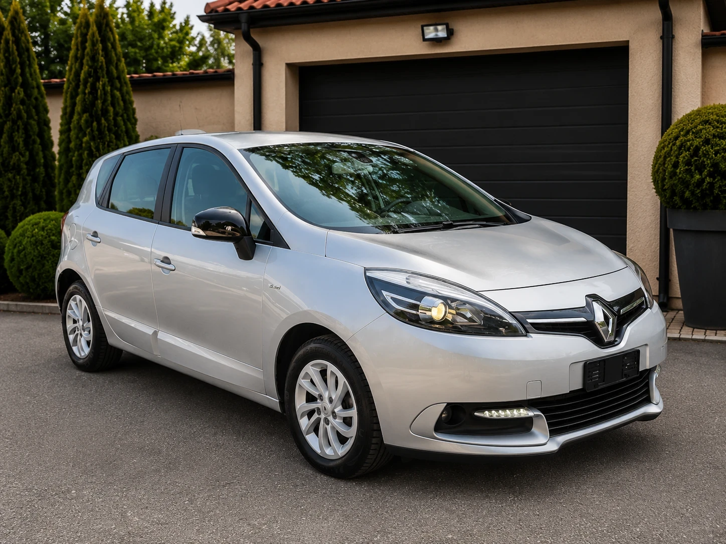 Renault Scenic 1.5DCI NAVI AVTOMAT LIMITED XMOD , снимка 6 - Автомобили и джипове - 55460101