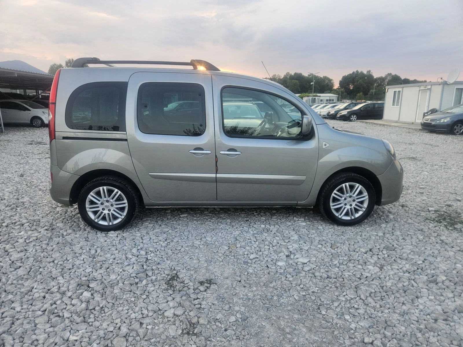 Renault Kangoo Климатик! ТОП, снимка 6 - Автомобили и джипове - 55674595