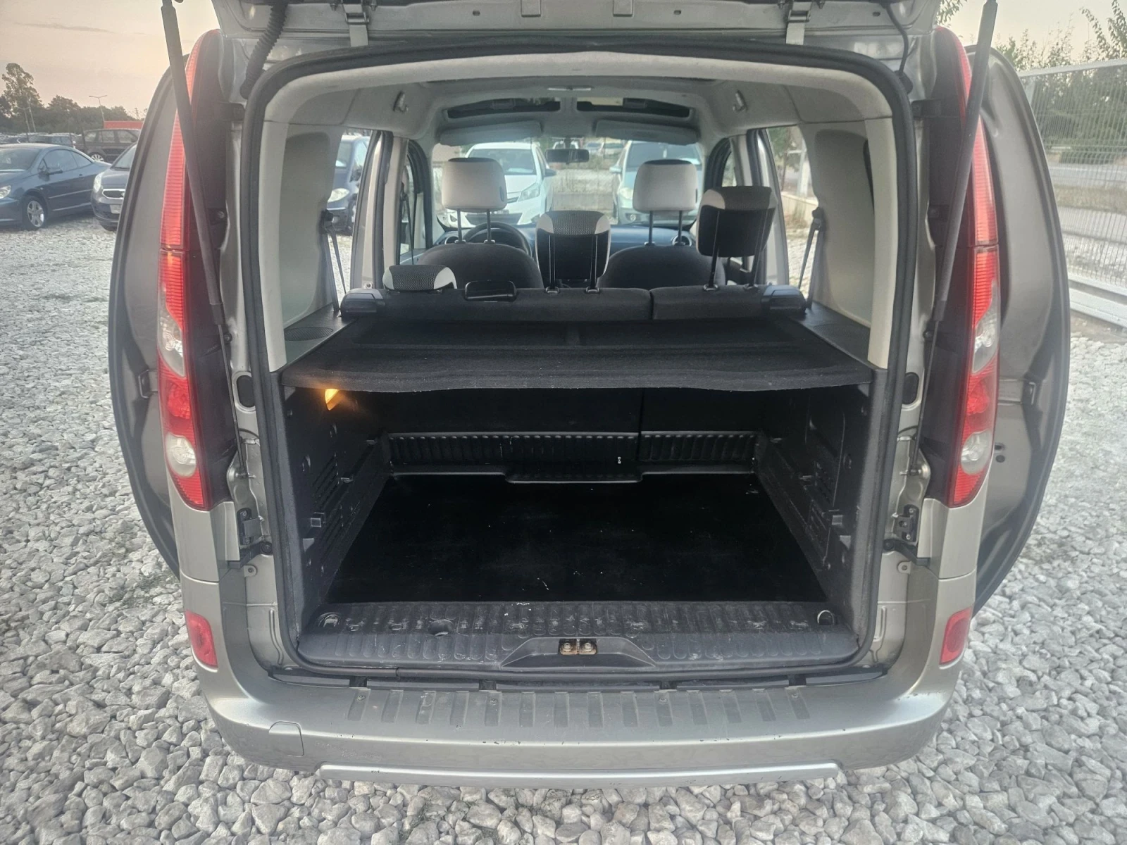 Renault Kangoo Климатик! ТОП, снимка 14 - Автомобили и джипове - 55674595