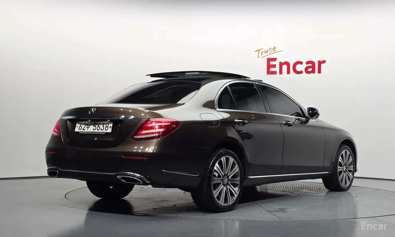 Mercedes-Benz E 400 Exclusive/360/dis/hud/burmester/Обдухване, снимка 2 - Автомобили и джипове - 55769833