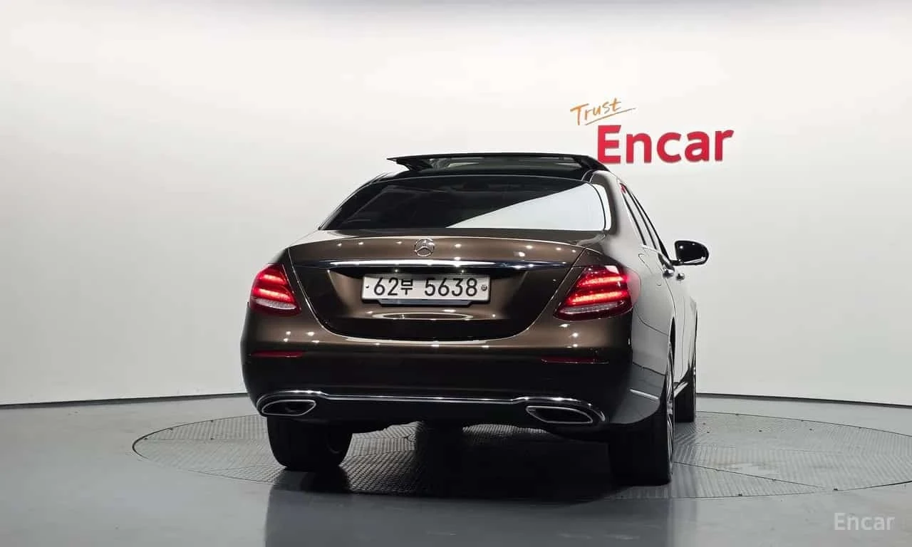 Mercedes-Benz E 400 Exclusive/360/dis/hud/burmester/Обдухване, снимка 4 - Автомобили и джипове - 55769833