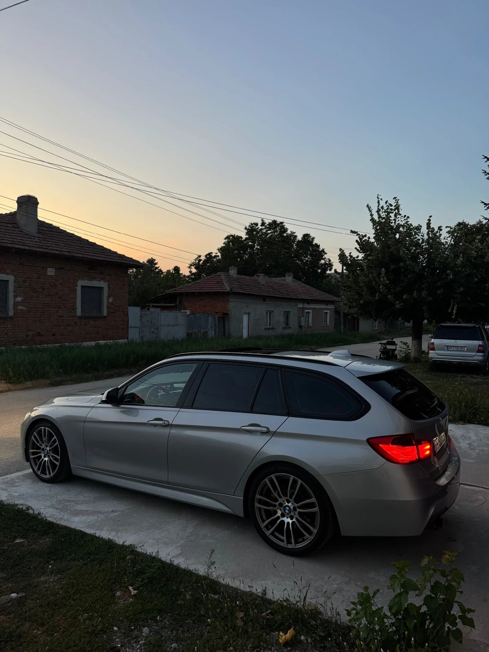 BMW 330 HK / M pack / HeadUp / Pano, снимка 3 - Автомобили и джипове - 55809476